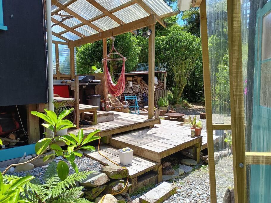 Gumboot Paradise Eco Stay Barrytown Екстер'єр фото