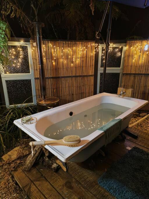 Gumboot Paradise Eco Stay Barrytown Екстер'єр фото