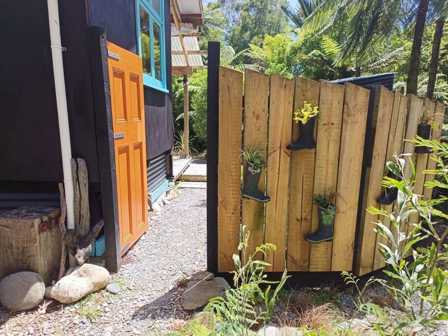 Gumboot Paradise Eco Stay Barrytown Екстер'єр фото