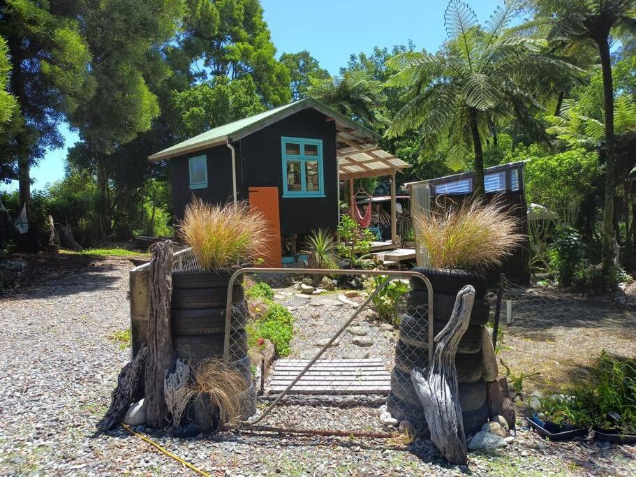 Gumboot Paradise Eco Stay Barrytown Екстер'єр фото