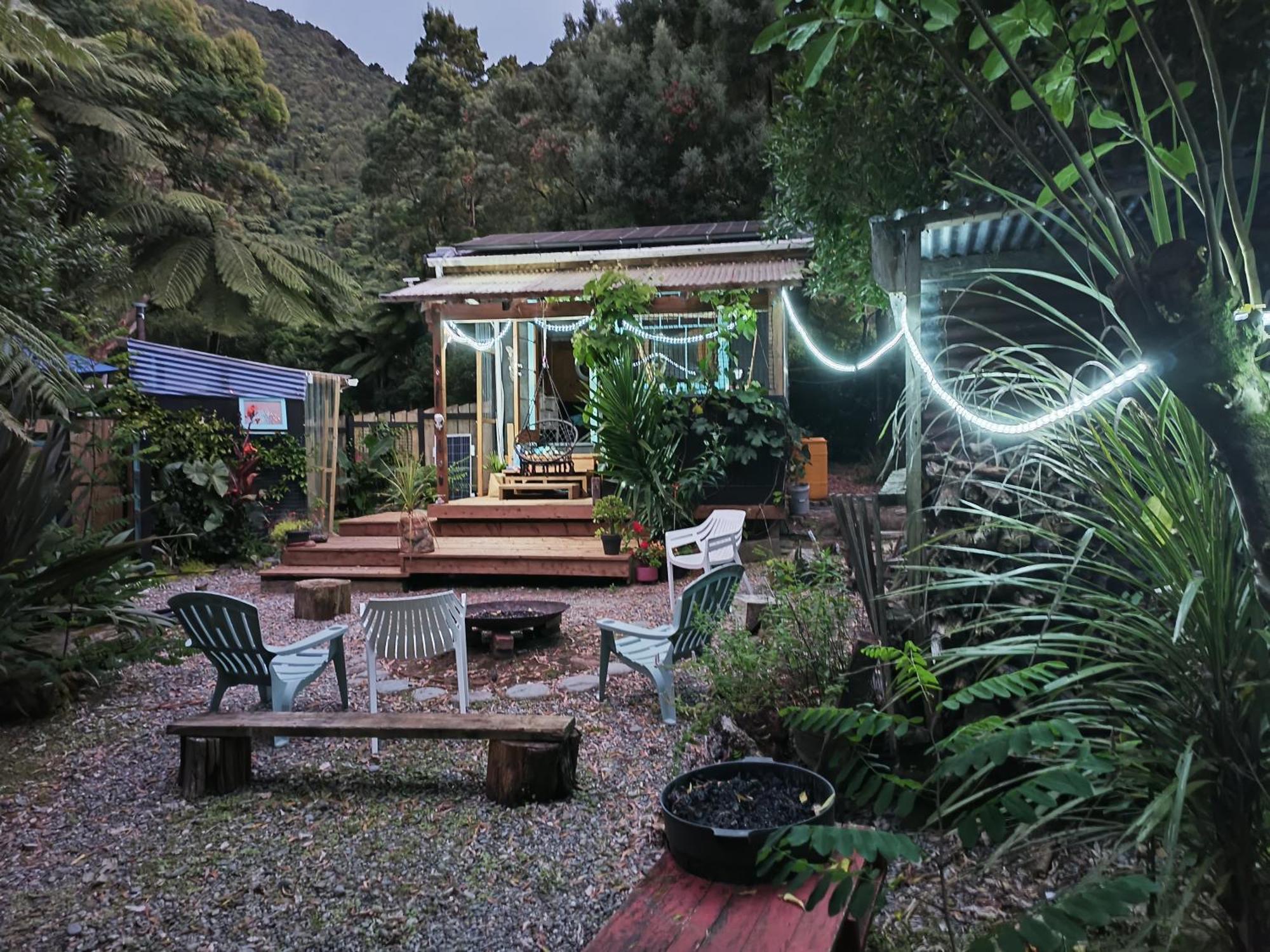 Gumboot Paradise Eco Stay Barrytown Екстер'єр фото